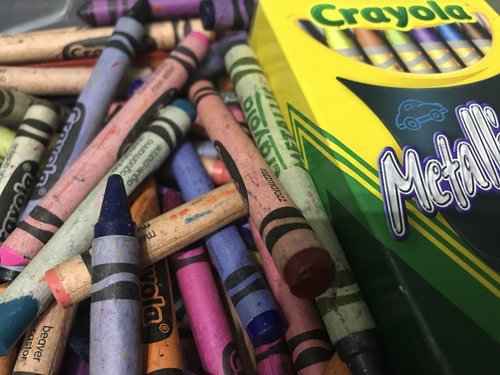 Draw with crayons other than with pencils